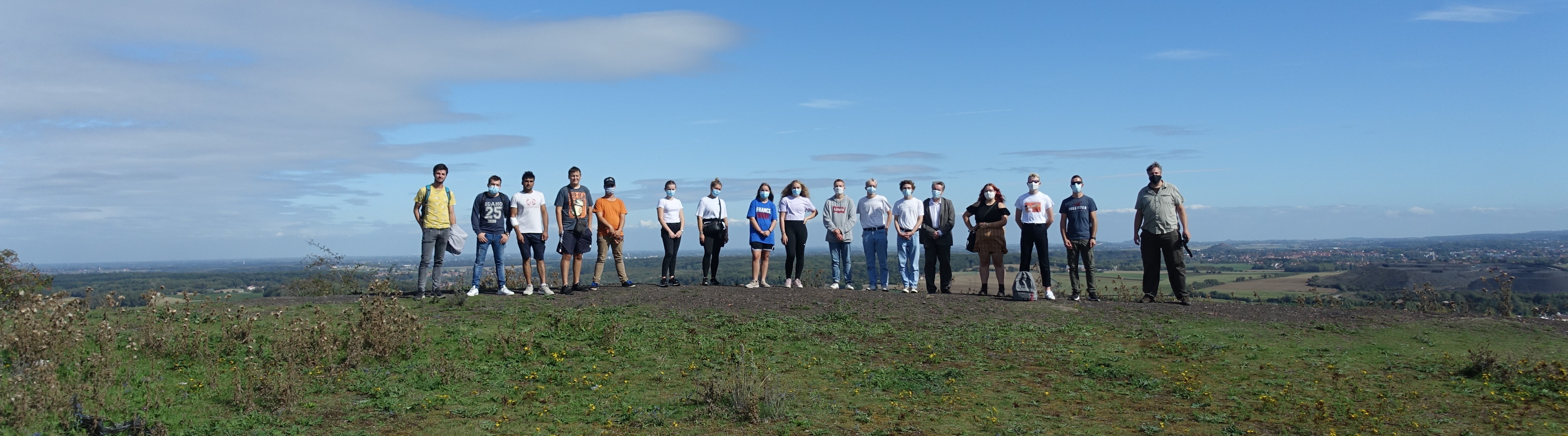 Les jeunes...en haut du terril d'Auchel